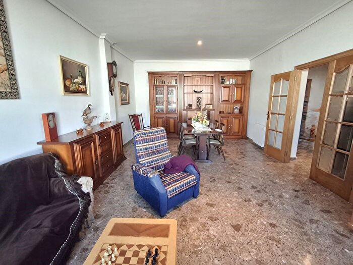Casas en venta y pisos alquiler - 3