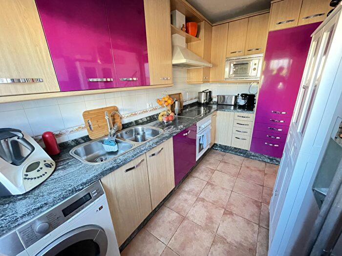 Casas en venta y pisos alquiler - 3
