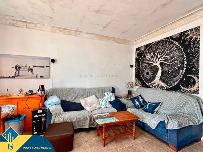 Casas en venta y pisos alquiler - 3