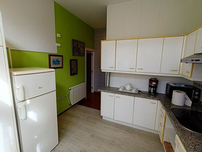 Casas en venta y pisos alquiler - 3