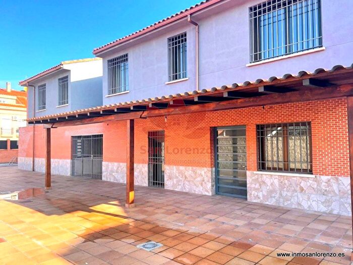 Casas en venta y pisos alquiler - 3