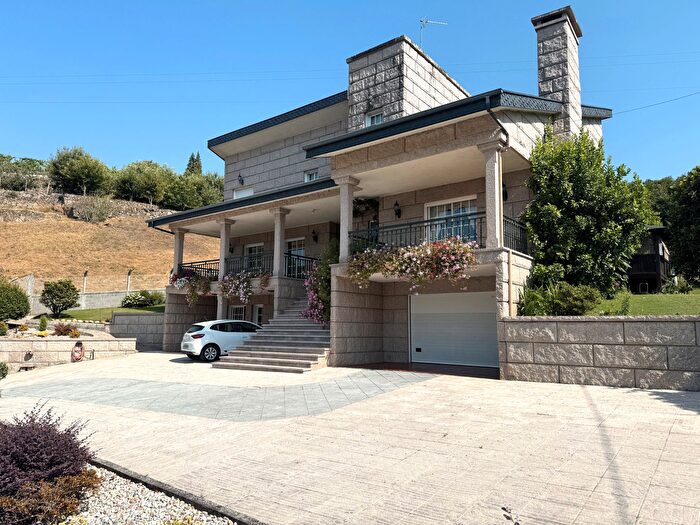 Casa en venta en Cortegada, Ourense de 5 habitaciones