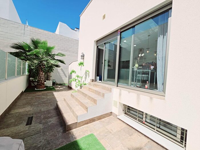 Casas en venta y pisos alquiler - 3