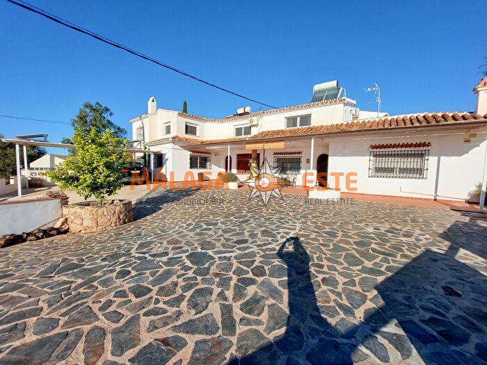 Casa en venta en Almayate, Vélezmálaga de 4 habitaciones