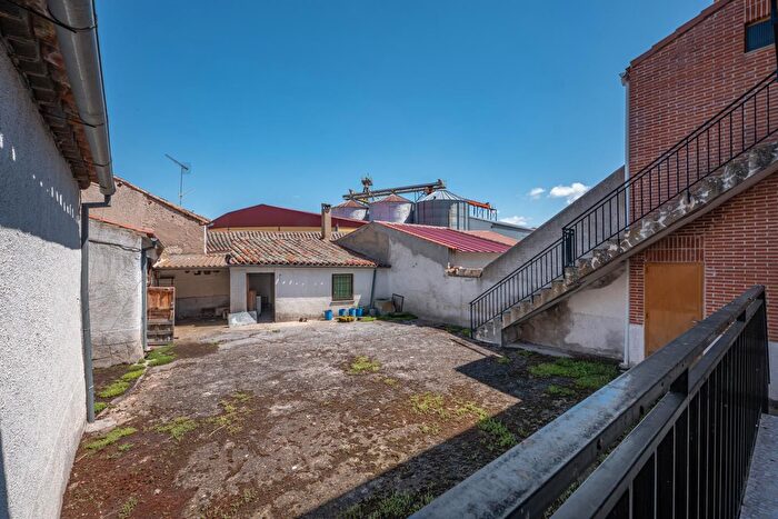 Casas en venta y pisos alquiler - 2