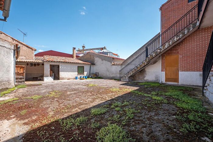 Casas en venta y pisos alquiler - 3