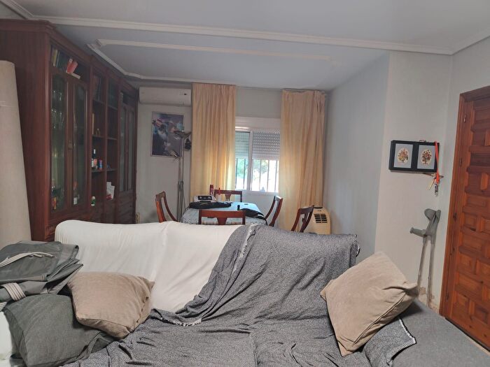 Casas en venta y pisos alquiler - 3
