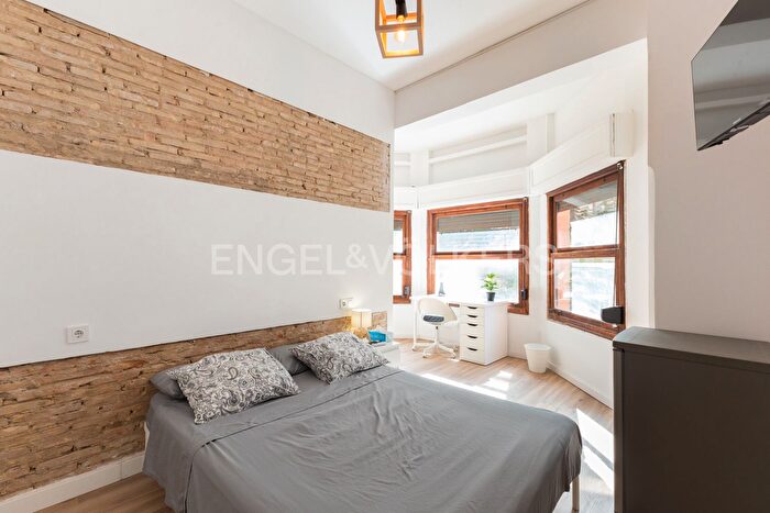 Casas en venta y pisos alquiler - 1