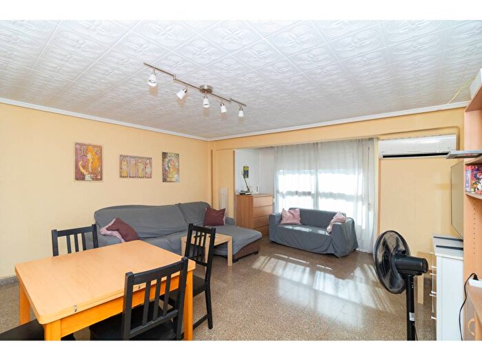 Casas en venta y pisos alquiler - 1
