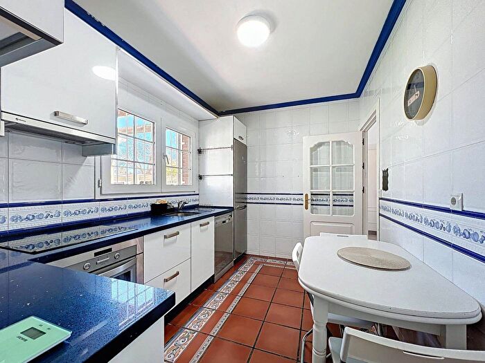 Casas en venta y pisos alquiler - 3
