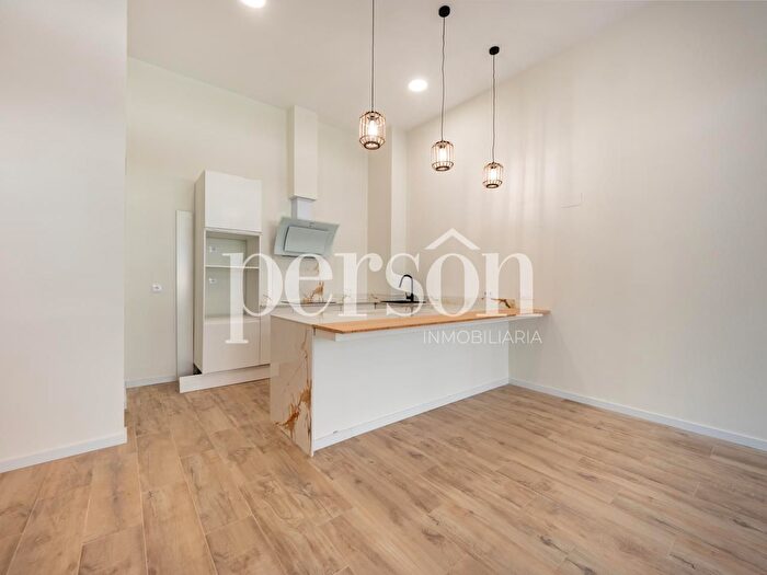 Casas en venta y pisos alquiler - 3
