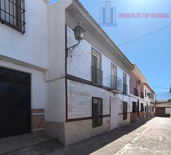 Casa en venta en Padul, Granada de 4 habitaciones