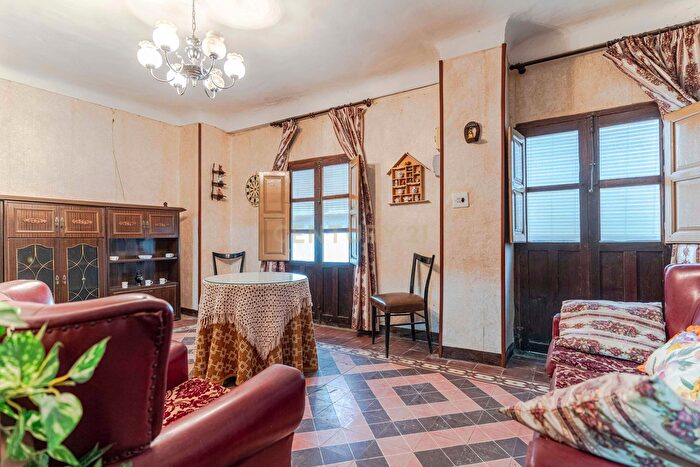 Casas en venta y pisos alquiler - 1