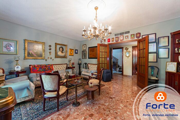 Casas en venta y pisos alquiler - 1