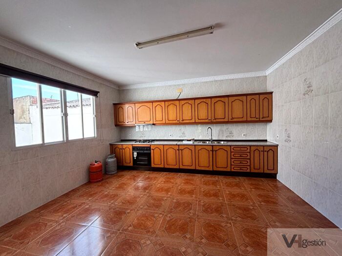 Casas en venta y pisos alquiler - 1