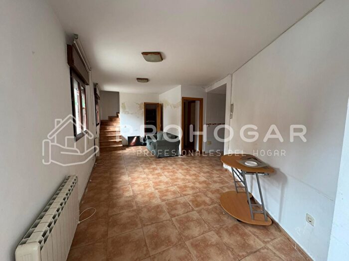 Casas en venta y pisos alquiler - 3
