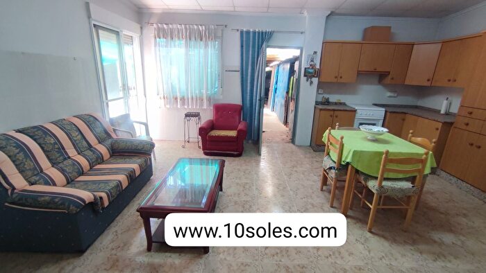Casas en venta y pisos alquiler - 3