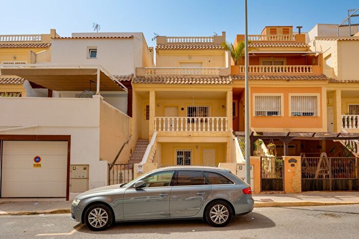 Casa en venta en Los Montesinos, Alicante de 3 habitaciones