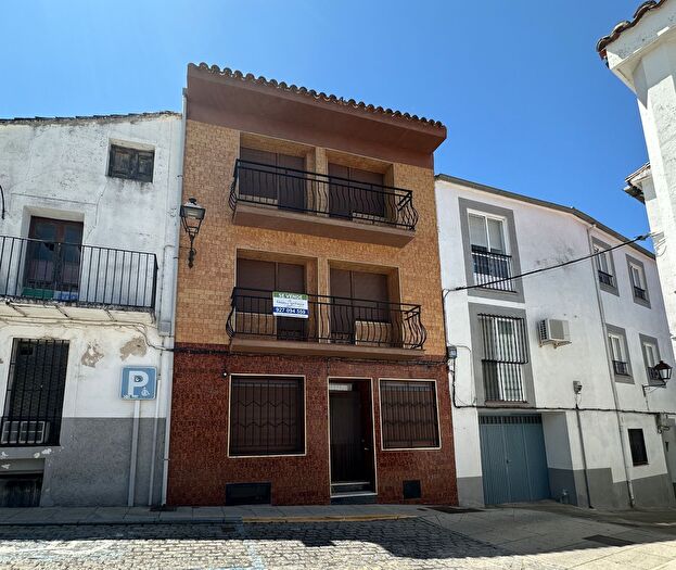 Casas en venta y pisos alquiler - 1