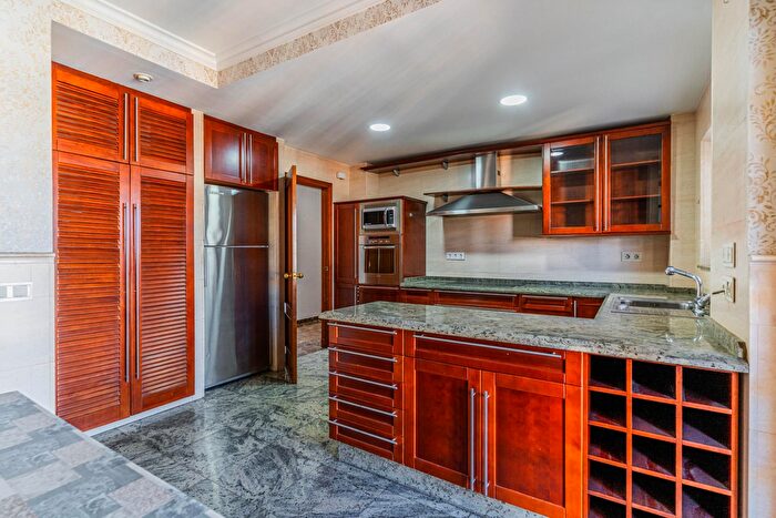 Casas en venta y pisos alquiler - 3