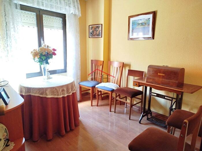 Casas en venta y pisos alquiler - 3