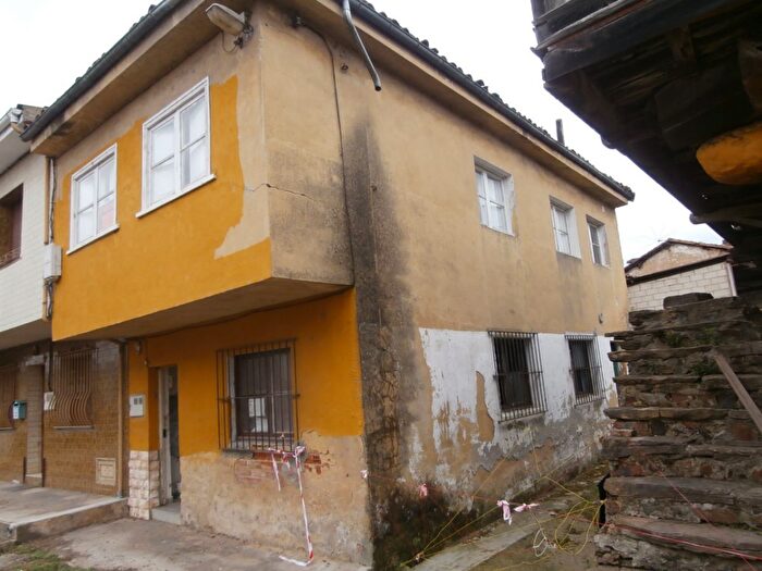 Casas en venta y pisos alquiler - 1