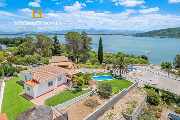 Casa en venta en Bornos, Cádiz de 4 habitaciones