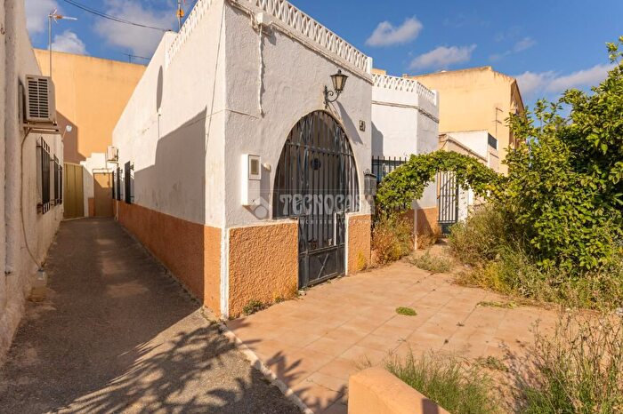 Casas en venta y pisos alquiler - 1