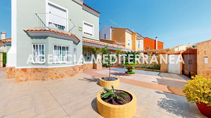 Casas en venta y pisos alquiler - 3