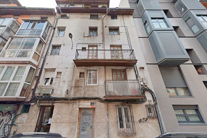 Casas en venta y pisos alquiler - 1
