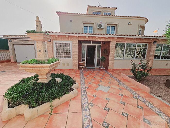 Casa en venta en Zona Carrefour Urbanizaciones, Torrevieja de 5 habitaciones