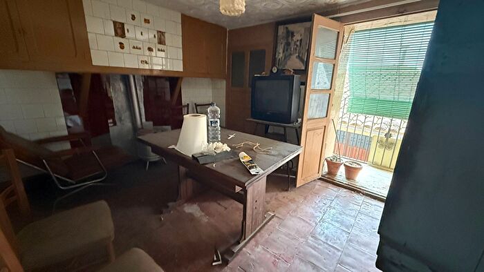 Casas en venta y pisos alquiler - 3