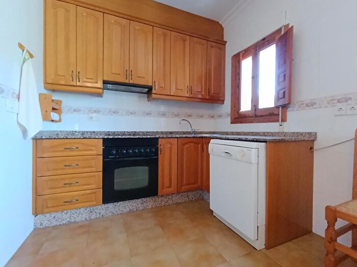 Casas en venta y pisos alquiler - 3