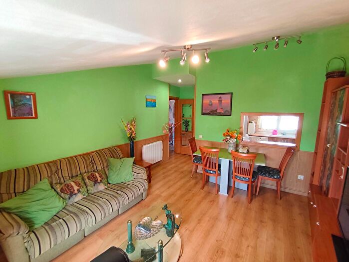 Casas en venta y pisos alquiler - 3