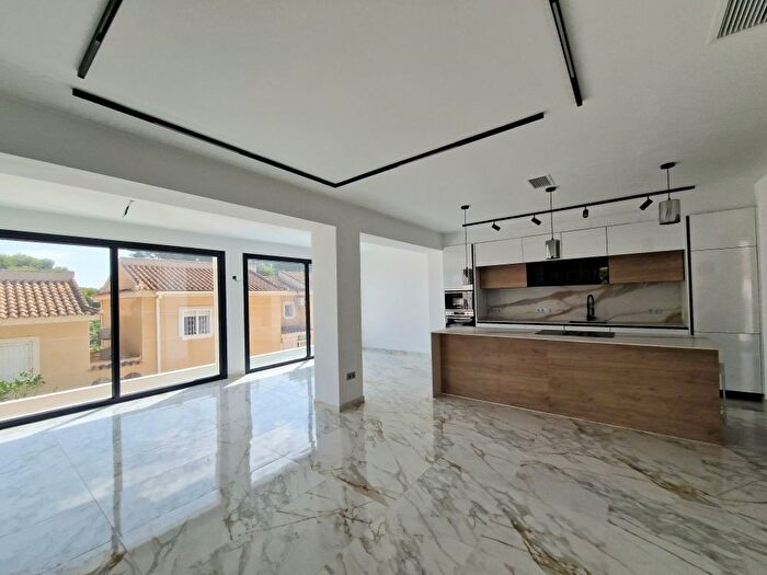 Casas en venta y pisos alquiler - 3
