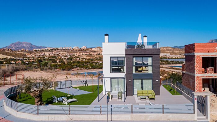 Casa en venta en Bonalba Cotoveta, Mutxamel de 3 habitaciones