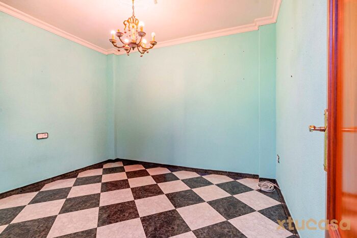 Casas en venta y pisos alquiler - 3