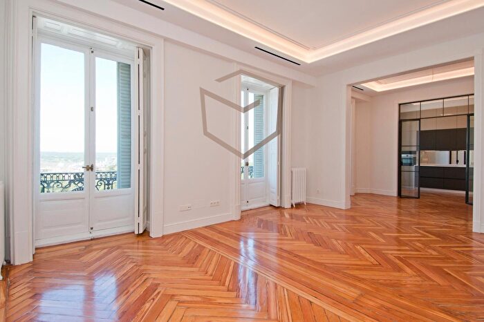 Piso en alquiler en Centro, Palacio de 3 habitaciones