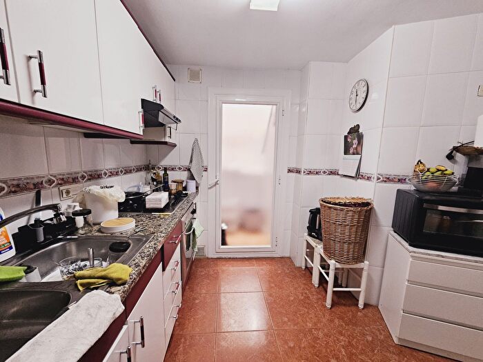 Casas en venta y pisos alquiler - 3