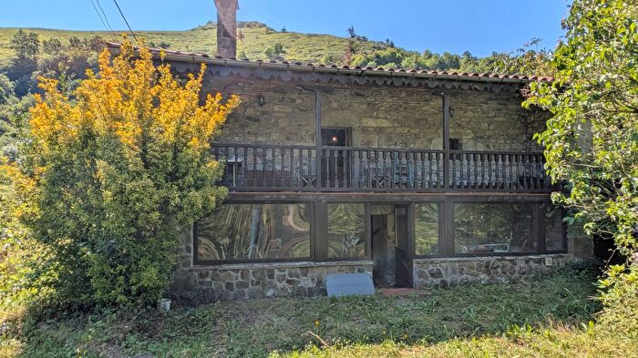 Casa en venta en San Roque de Riomiera, Cantabria de 4 habitaciones