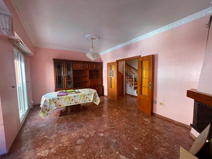 Casas en venta y pisos alquiler - 1