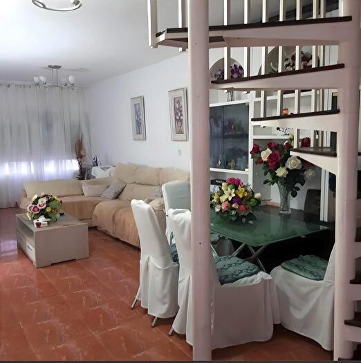 Casas en venta y pisos alquiler - 3