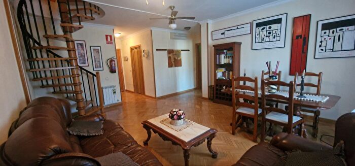 Casas en venta y pisos alquiler - 1