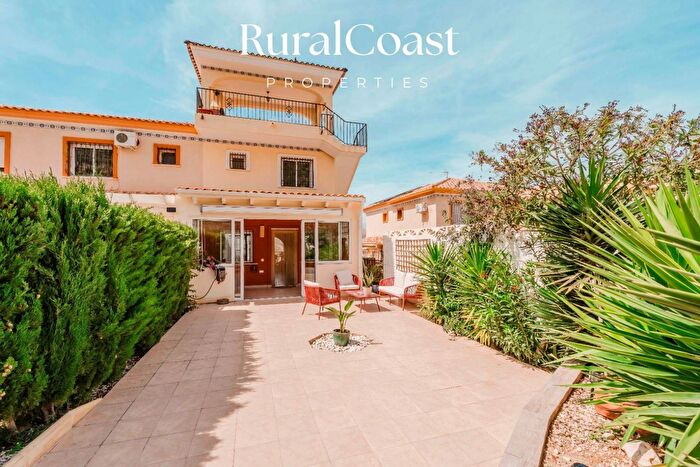 Casa en venta en Comunitat Valenciana, Alicante de 3 habitaciones