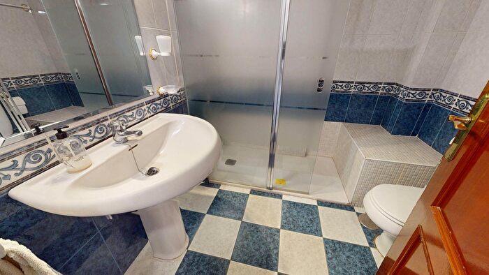 Casas en venta y pisos alquiler - 3