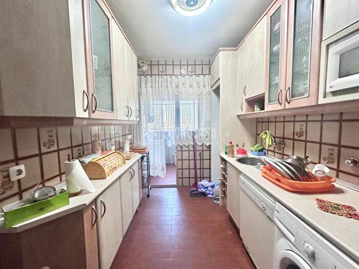Casas en venta y pisos alquiler - 3