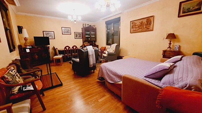Casas en venta y pisos alquiler - 3