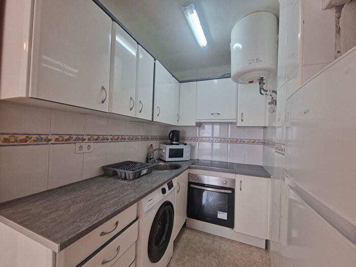 Casas en venta y pisos alquiler - 3
