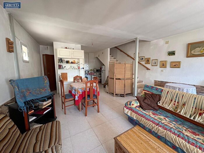 Casas en venta y pisos alquiler - 3