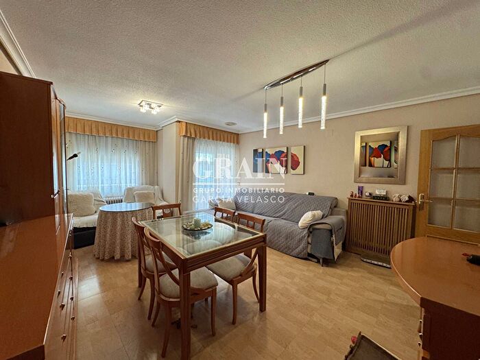 Casas en venta y pisos alquiler - 3